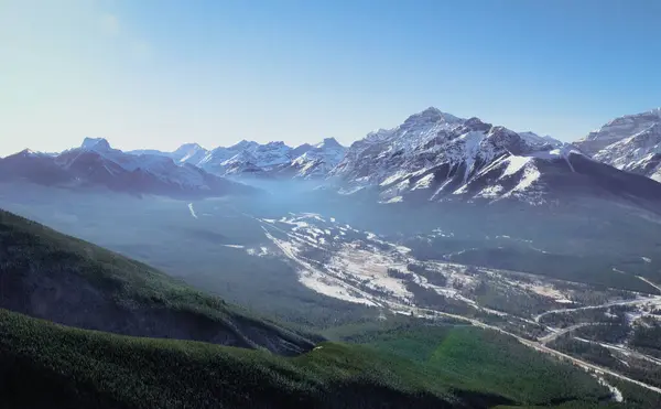 Hermoso Plano Montañas Con Niebla Que Asienta Valle Alberta Canadá — Foto de Stock