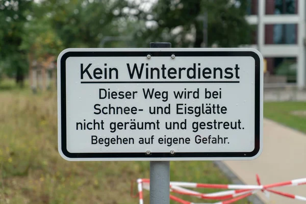 Almanca Bir Yol Işareti Çeviri Kış Hizmeti Yok Yol Kar — Stok fotoğraf