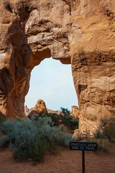 Plano Vertical Una Formación Piedra Parque Nacional Arches Utah —  Fotos de Stock