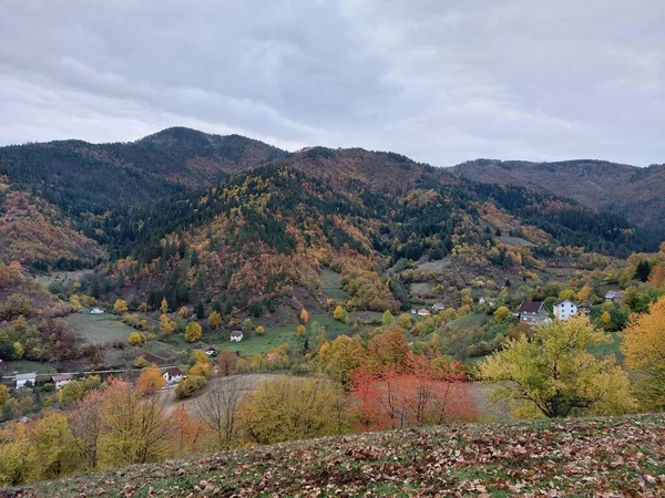 Uma Bela Vista Das Paisagens Montanhosas Durante Temporada Outono — Fotografia de Stock