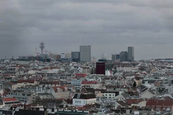 Het Stedelijke Landschap Van Oostenrijk Wenen Een Bewolkte Dag — Stockfoto