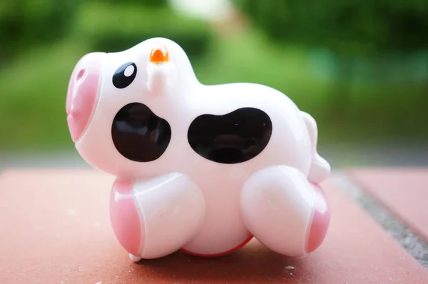 Foco Raso Brinquedo Piggy Plástico Uma Superfície Rosa Com Fundo — Fotografia de Stock