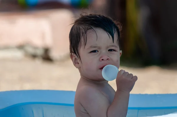 Colpo Fuoco Superficiale Adorabile Bambino Dell Asia Orientale Che Gioca — Foto Stock