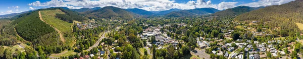 Panoramatický Letecký Pohled Krásné Město Bright Viktoriánských Alpách Austrálie — Stock fotografie