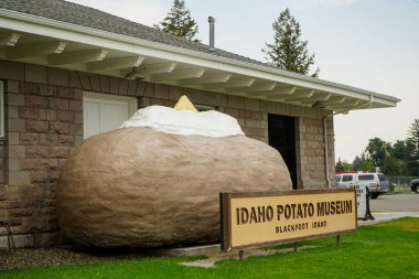Idaho, ABD 'deki Patates Müzesi' ne girişin yakın plan çekimi.