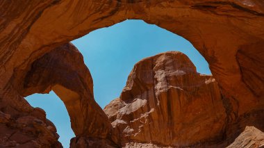 Arches Ulusal Parkı 'ndaki taş oluşumlarının yakın çekimi.