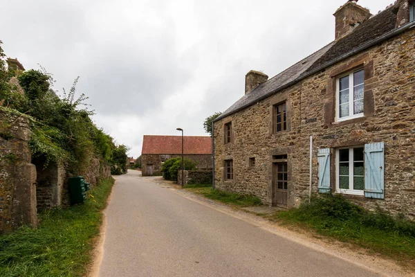 Typisches Und Ursprüngliches Straßenbild Norden Der Normandie Bewölkter Himmel — Stockfoto