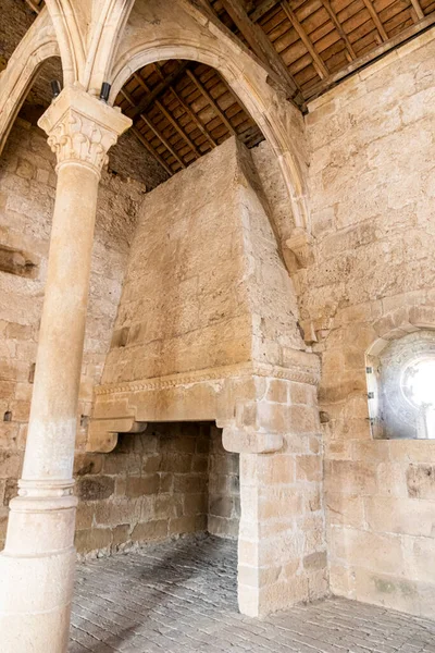 スペインのエル ビエルツォ カラセドの聖マリア修道院の王宮の内部の景色 — ストック写真