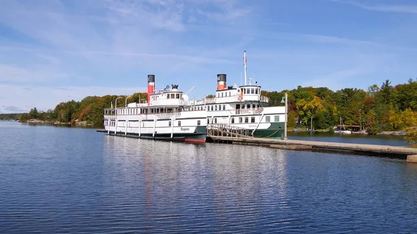 Вид Озеро Стеймшип Gravenhurst Wharf — стоковое фото