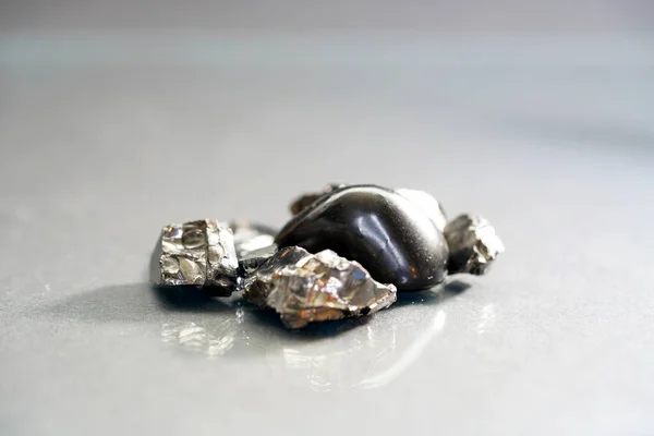 Closeup Shot Shungite Black Gemstone Table — Stock Photo, Image