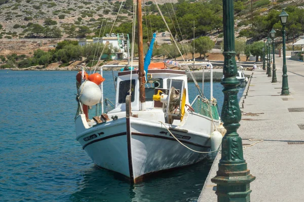 Barco Atracado Porto Symi Ilhas Mar Egeu Grécia Europa — Fotografia de Stock