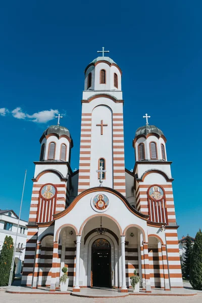 Een Verticaal Shot Van Een Servisch Orthodoxe Kerk Brcko Een — Stockfoto