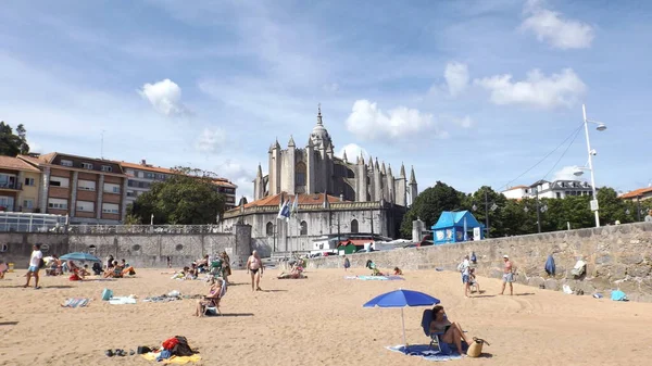 Praia Isuntza Cidade Salou Com Castelo Como Edifício Fundo Espanha — Fotografia de Stock