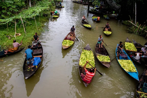 Sprzedawca Przybywający Bhimruli Floating Market Guavas Łodziach Sprzedaży Rynku Hurtowym — Zdjęcie stockowe