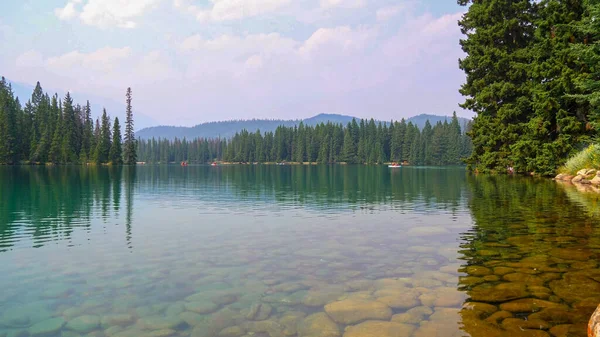 Jasper, Alberta, Kanada 'da Beş Göller Vadisi' nin güzel bir sahnesi.