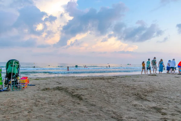 Красивый Волнистый Пляж Салоу Облачным Разноцветным Небом Испания — стоковое фото