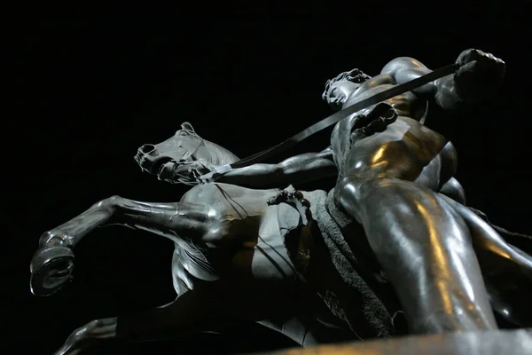 Low Angle Shot Sculpture Horseman Anichkov Bridge Saint Petersburg Russia — Stock Photo, Image