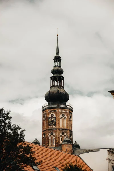 Almanya Nın Greifswald Kentindeki Aziz Nicholas Katedrali Nin Dikey Çekimi — Stok fotoğraf