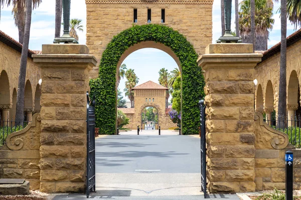 Gyönyörű Felvétel Amerikai Stanford Egyetem Külső Területéről — Stock Fotó