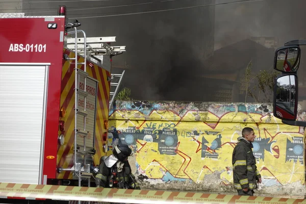 Strażacy Próbują Ugasić Pożar Alei Teresa Cristina Brazylii — Zdjęcie stockowe