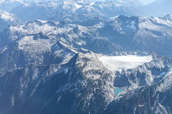 Det Vackra Flyglandskapet Med Berg Utsikt Från Ett Plan Canada — Stockfoto