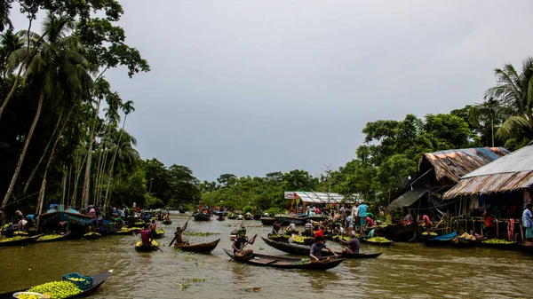 Bhimruli Teknelerinde Guava Satan Insanlar Barishal Bangladeş Teki Yüzen Market — Stok fotoğraf