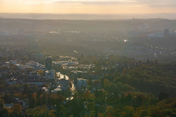 Eine Luftaufnahme Des Stuttgarter Stadtbildes Bei Sonnenuntergang — Stockfoto