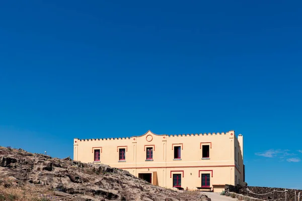 西班牙科斯塔布拉瓦岛上一座用克里乌斯帽装饰的古老历史建筑 — 图库照片
