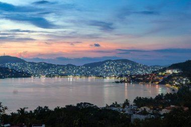 Gece Manzaralı Zihuantanejo Körfezi