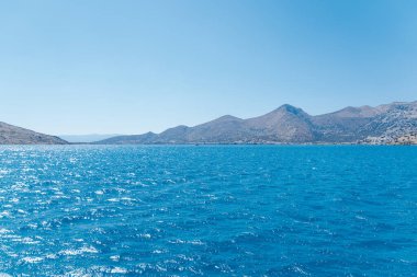 Girit, Yunanistan 'da güneşli bir günde güzel bir deniz manzarası