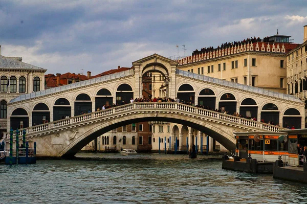 Pont Rialto Sur Grand Canal Contre Ciel Nuageux Venise Italie — Photo