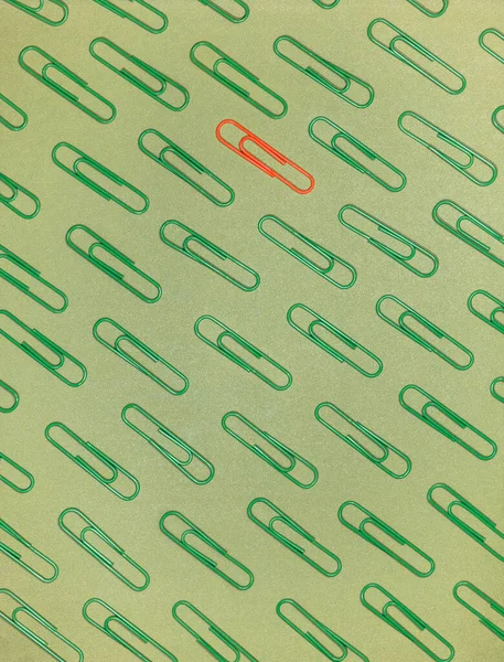 Closeup Shot Red Paper Clip Green Paper Clips Green Background — Stock Photo, Image