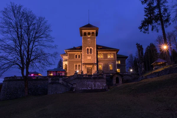 Framsida Cantacuzino Castle Fasaden Vid Den Blå Timmen — Stockfoto