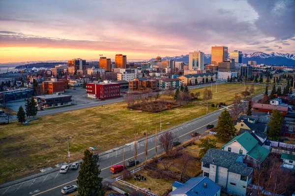 Widok Powietrza Zachód Słońca Nad Downtown Anchorage Alaska Wiosnę — Zdjęcie stockowe