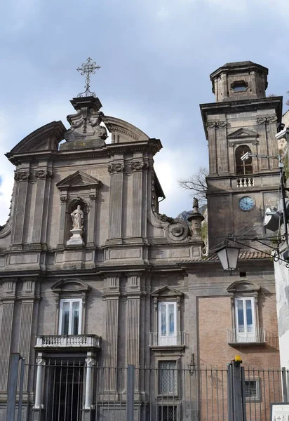 Een Verticaal Schot Van Een Katholieke Kerk Italië — Stockfoto