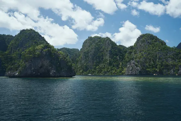 Vacker Utsikt Över Lugna Hav Och Berg Solig Dag Filippinerna — Stockfoto