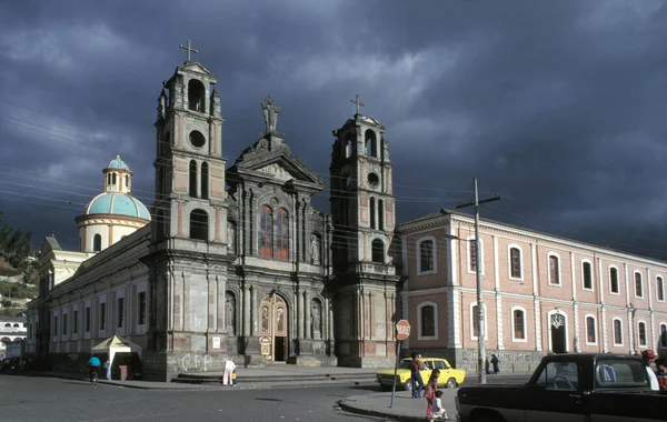 Una Hermosa Vista Una Iglesia Bajo Cielo Nublado — Foto de Stock