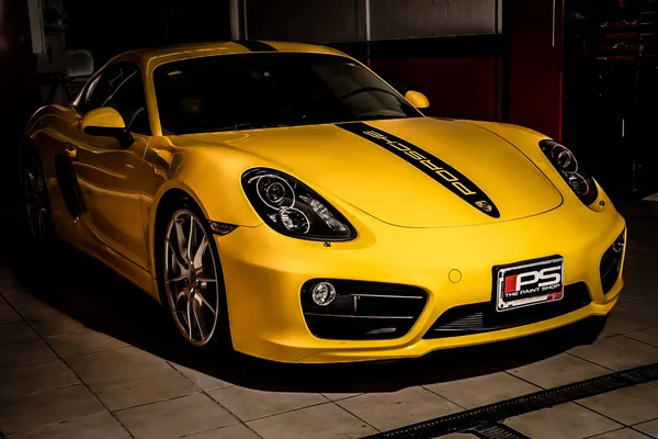 Porsche Amarelo Uma Loja Carros Personalizados Cidade México — Fotografia de Stock