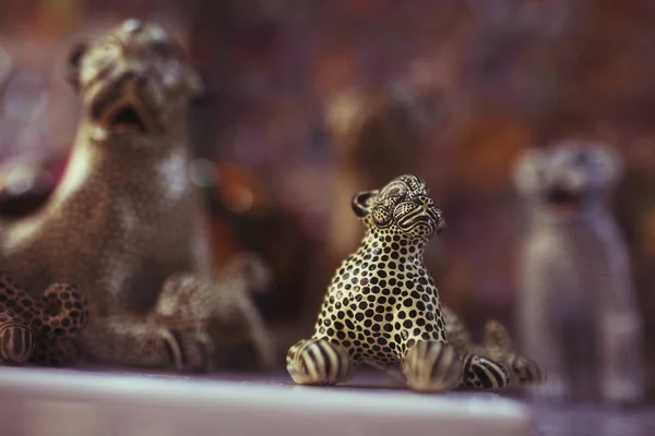 Cheetah Statuette Display — Stock Photo, Image