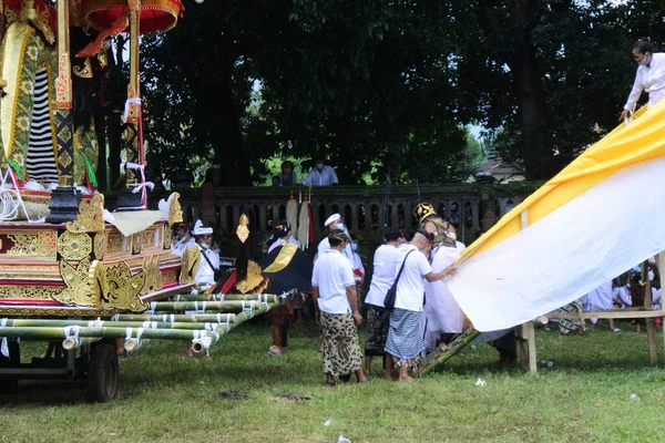 Bali Indonézia Október 2021 Ngaben Hindu Hagyományos Kultúra Fesztivál Ünnepség — Stock Fotó