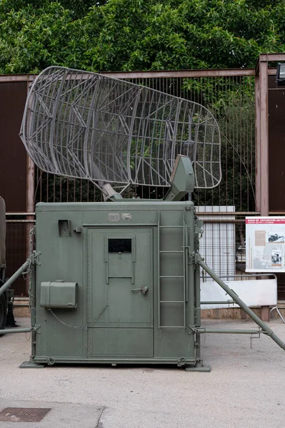 Disparo Vertical Grupo Militar Antenas Radar Móvil Calle — Foto de Stock