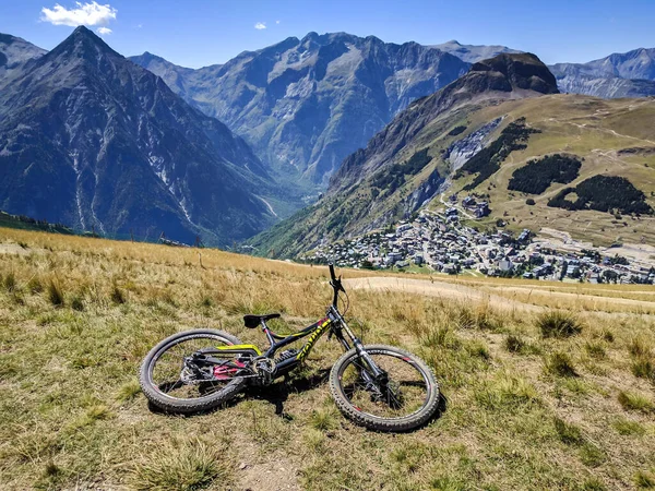 Bicycle Meadow Background Les Deux Alpes France — Stock Photo, Image