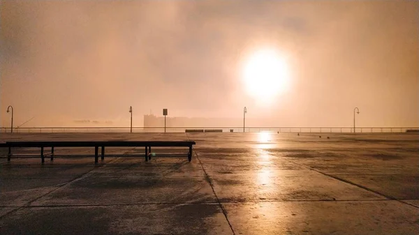 Belo Tiro Uma Névoa Vapor Sobre Cais Mar — Fotografia de Stock