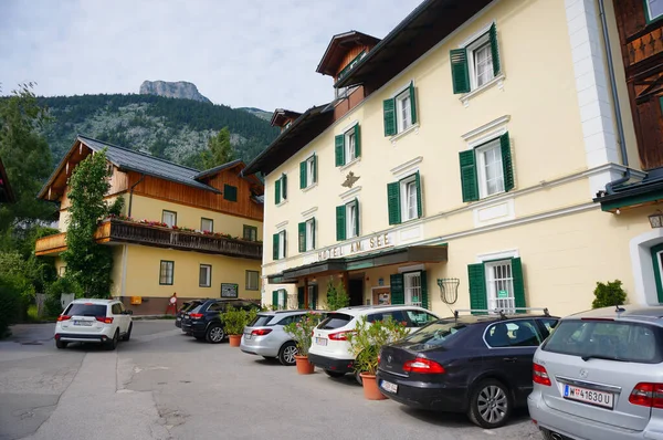 Los Coches Aparcados Frente Hotel See Aultaussee Austria — Foto de Stock