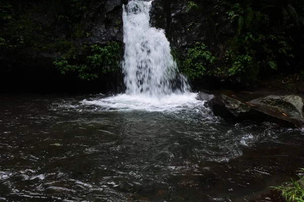 Una Hermosa Toma Una Cascada Durante Día — Foto de Stock