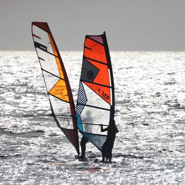 Silueta Surfistas Surfeando Viento Playa Tel Aviv Israel —  Fotos de Stock