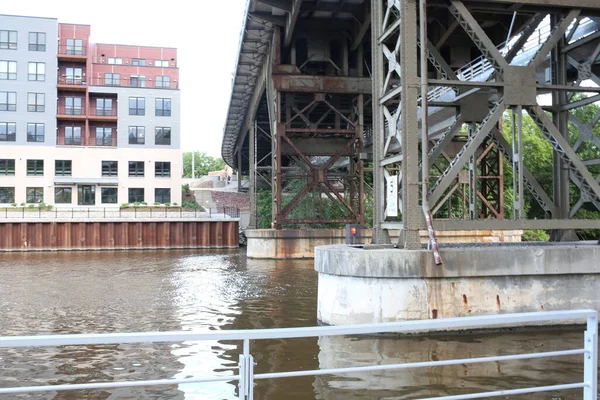 Primer Plano Del Puente Milwaukee Desde Abajo —  Fotos de Stock