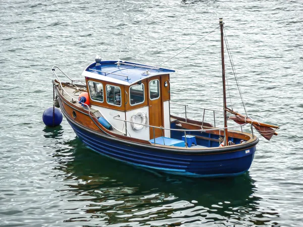 Ein Schuss Von Einem Boot Auf Dem Wasser — Stockfoto