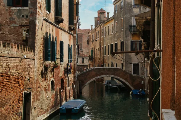 Крупный План Канала Лодками Венеции Италия — стоковое фото