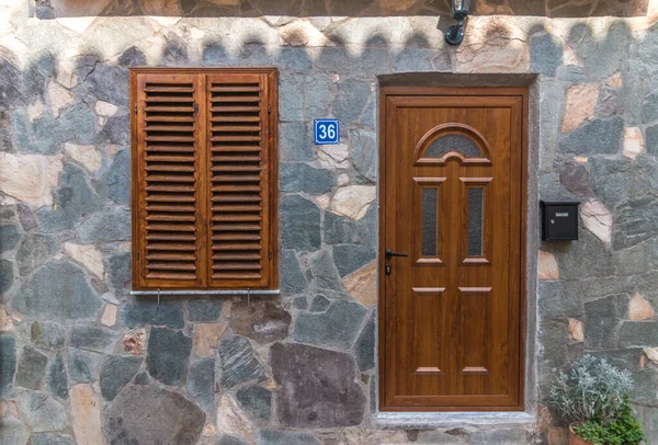 Uma Porta Entrada Casa Velha Fora Parede Tijolo Madeira — Fotografia de Stock